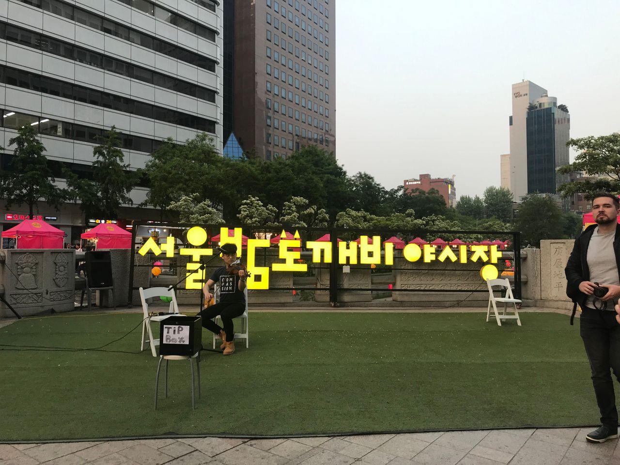 【คยองชองกเยชอน เกาหลี】ตะลุยตลาดนัดกลางคืนที่คลองชองกเยชอน 2025! เดินเลียบคลองชองกเยชอนสวย ๆ และตะลุยตลาดนัดกลางคืนกัน!